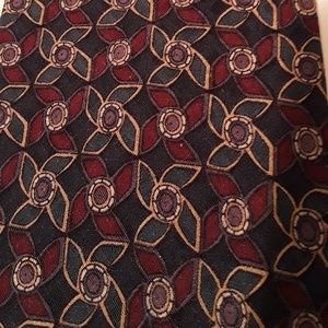 Bill Blass geometric pattern silk tie 58 1/2" 4"